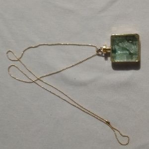 Very pretty gold and green necklace